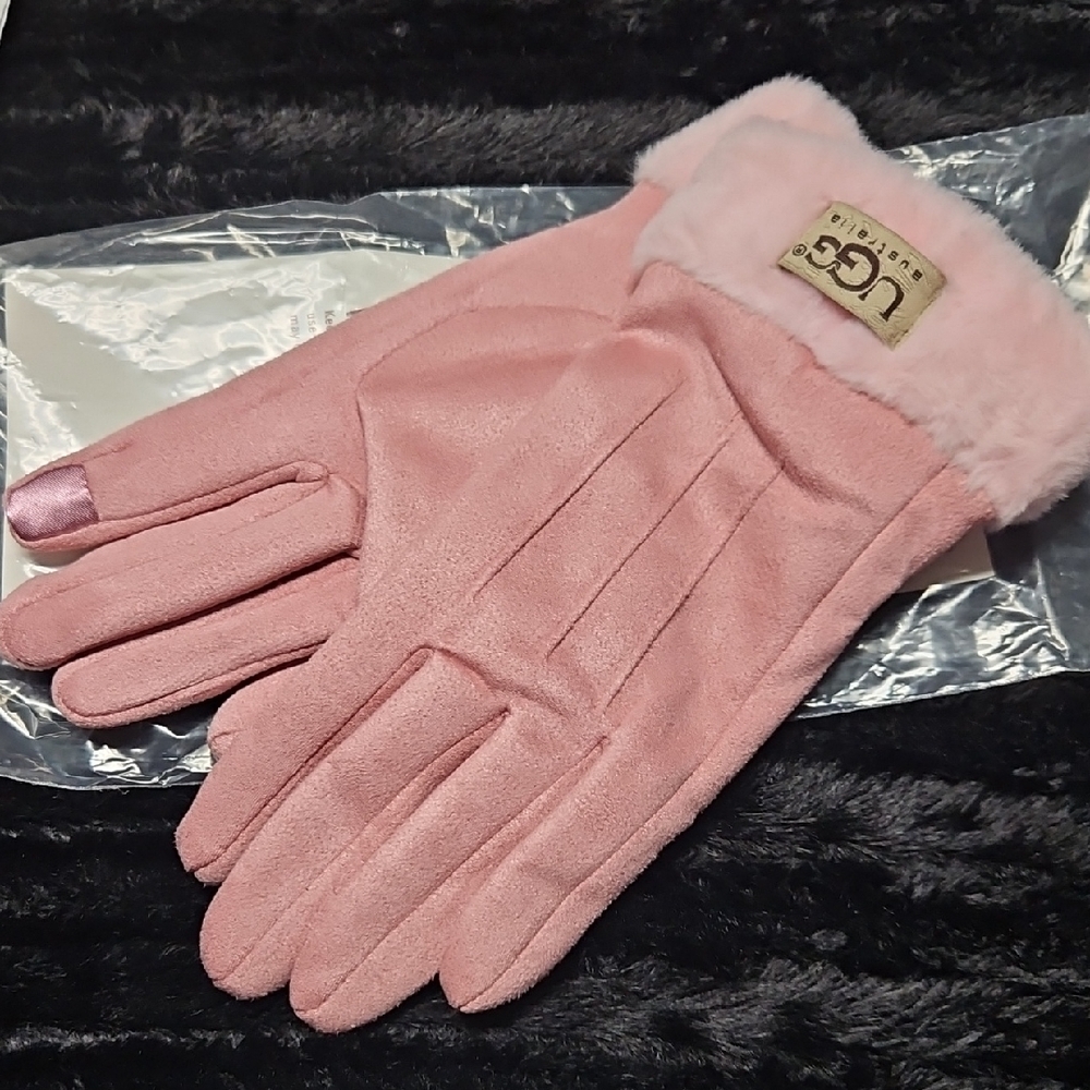 UGG Blush Pink Women's Mittens Soft And Warm.